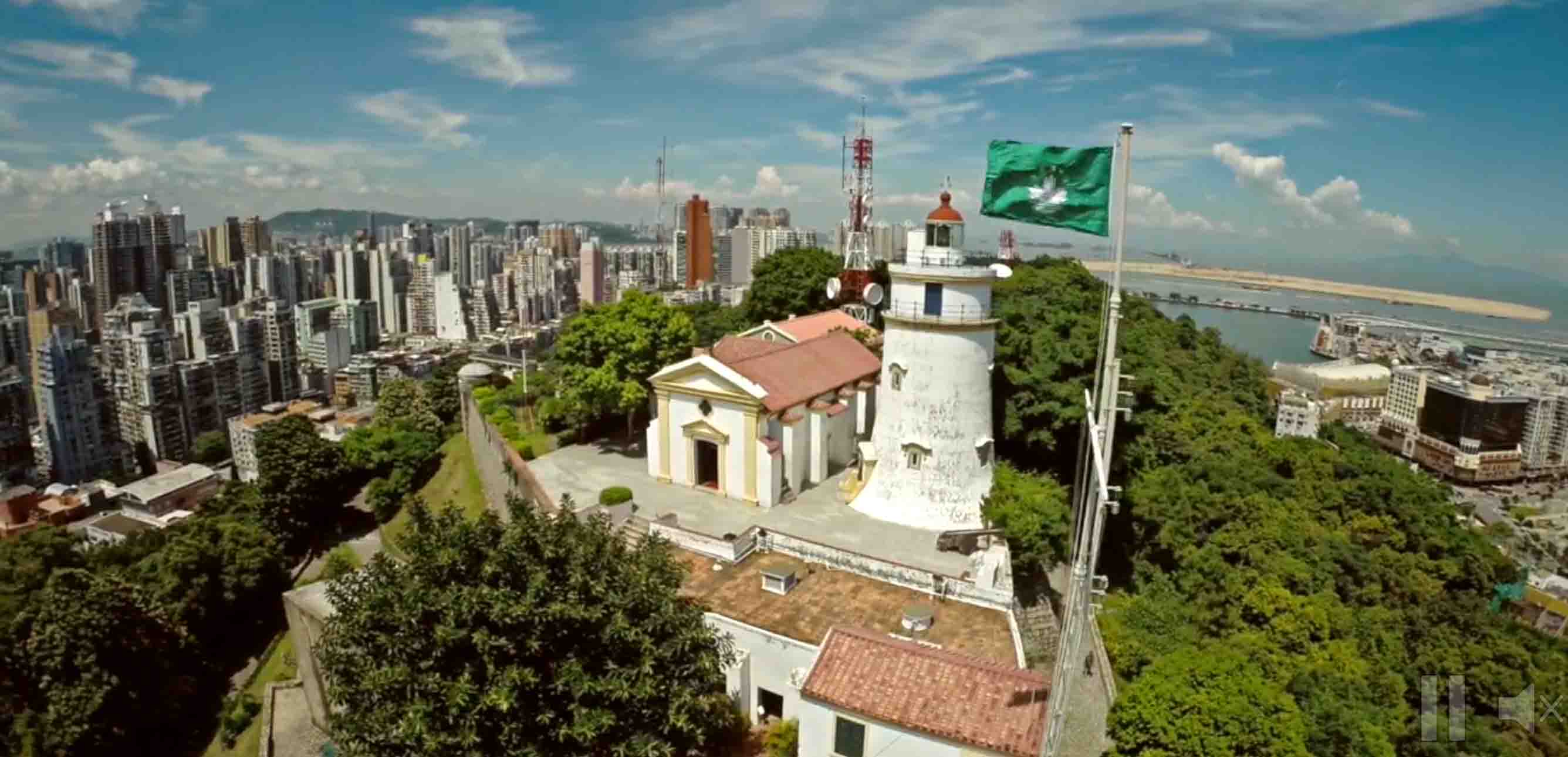 Imagem de alta altitude da Guia e Farol da Guia